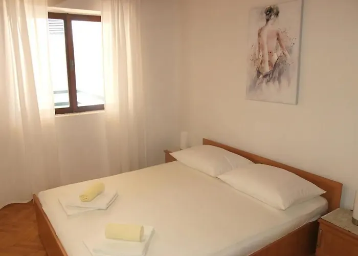 Apartment With Parking Space - 22168 *