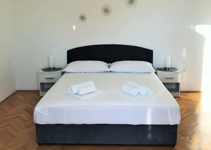 Apartment With Parking Space - 22168 Makarska