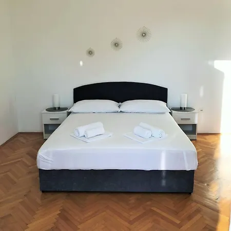 Apartman With Parking Space - 22168 Makarska