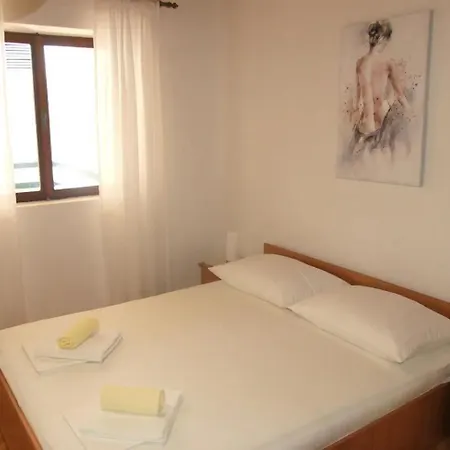 Apartman With Parking Space - 22168 *